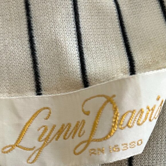 Vintage Cream Long-Sleeve Striped Dress With Black-Trimmed Collar - Picture 13 of 15